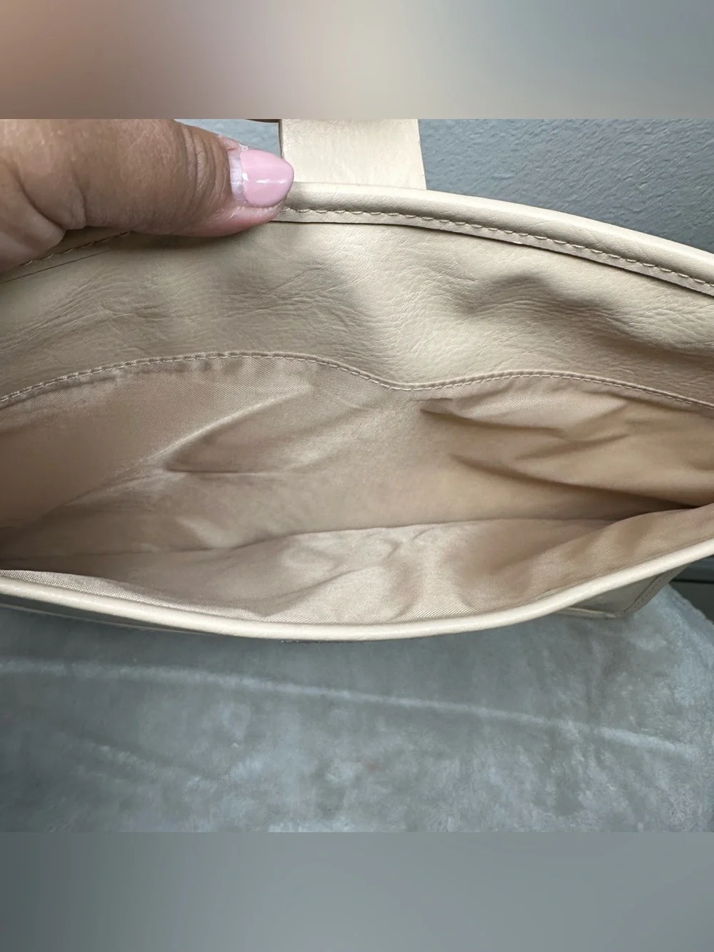 Béis Cream Faux Leather Tablet Sleeve